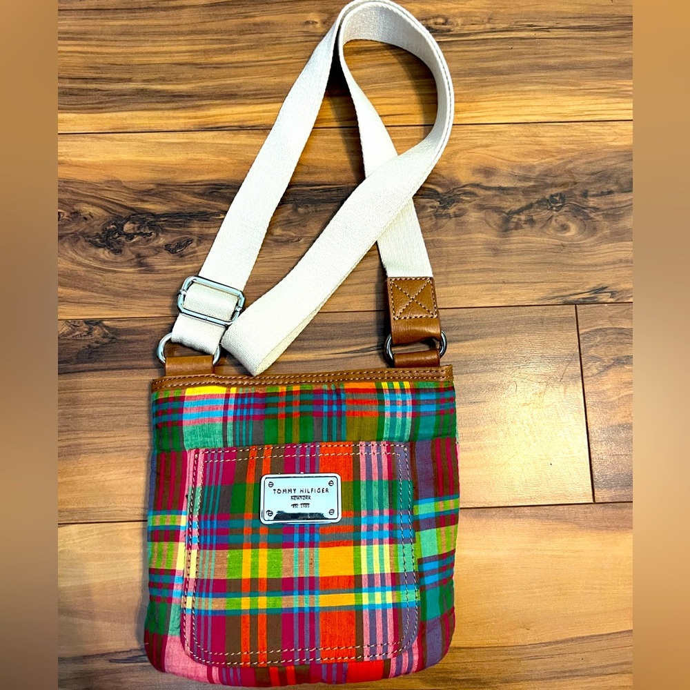 Tommy Hilfiger women’s cloth purse